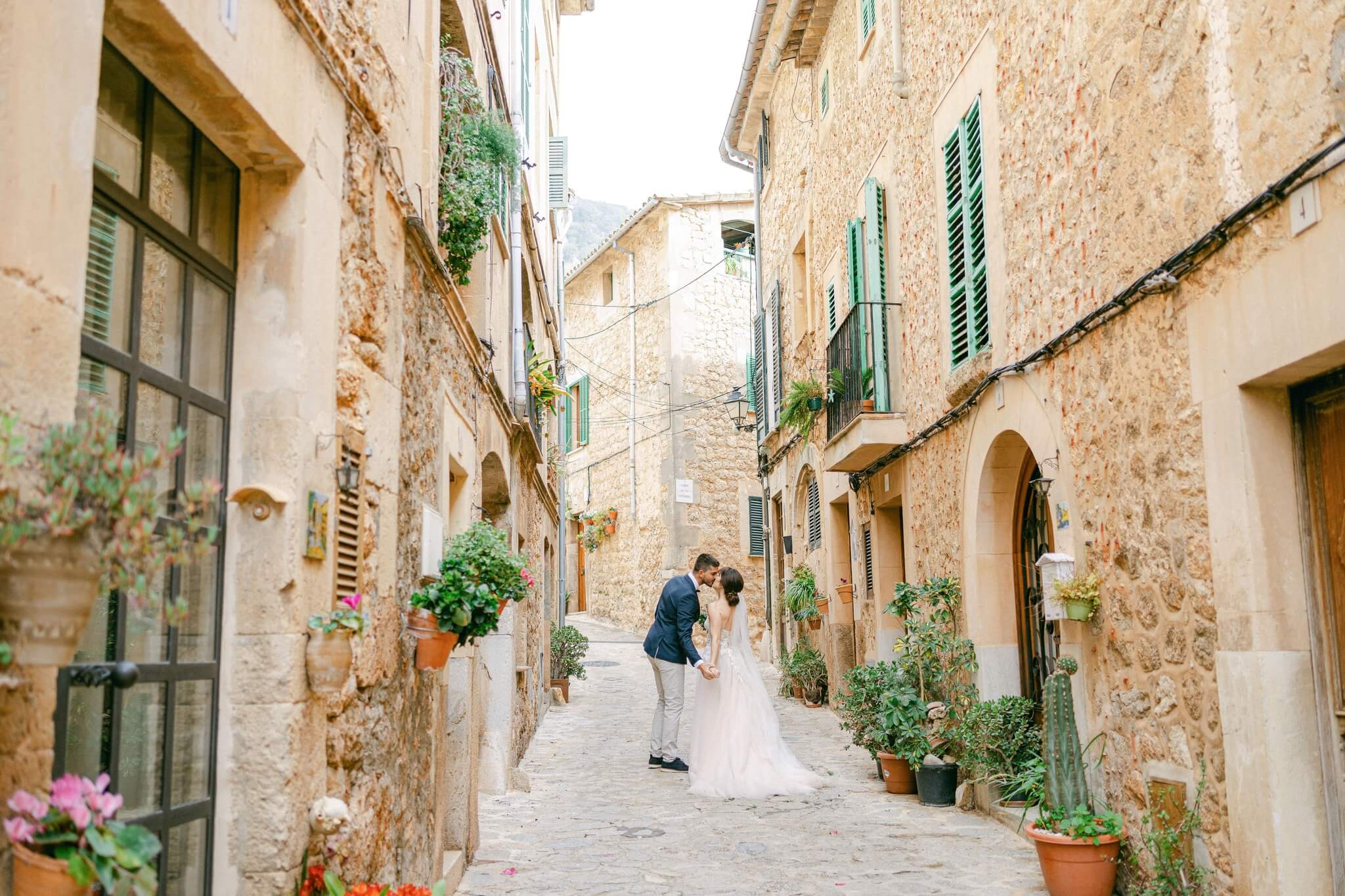 Brautpaar küssend Hochzeit auf Mallorca
