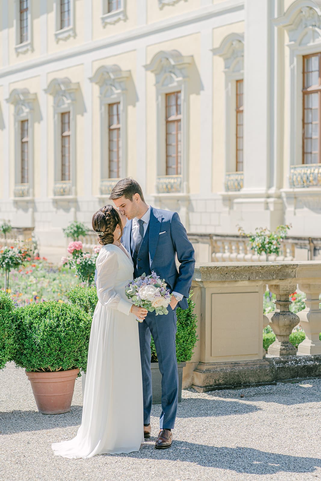 Wedding photo bride and groom in front of Ludwigsburg Castle near Stuttgart