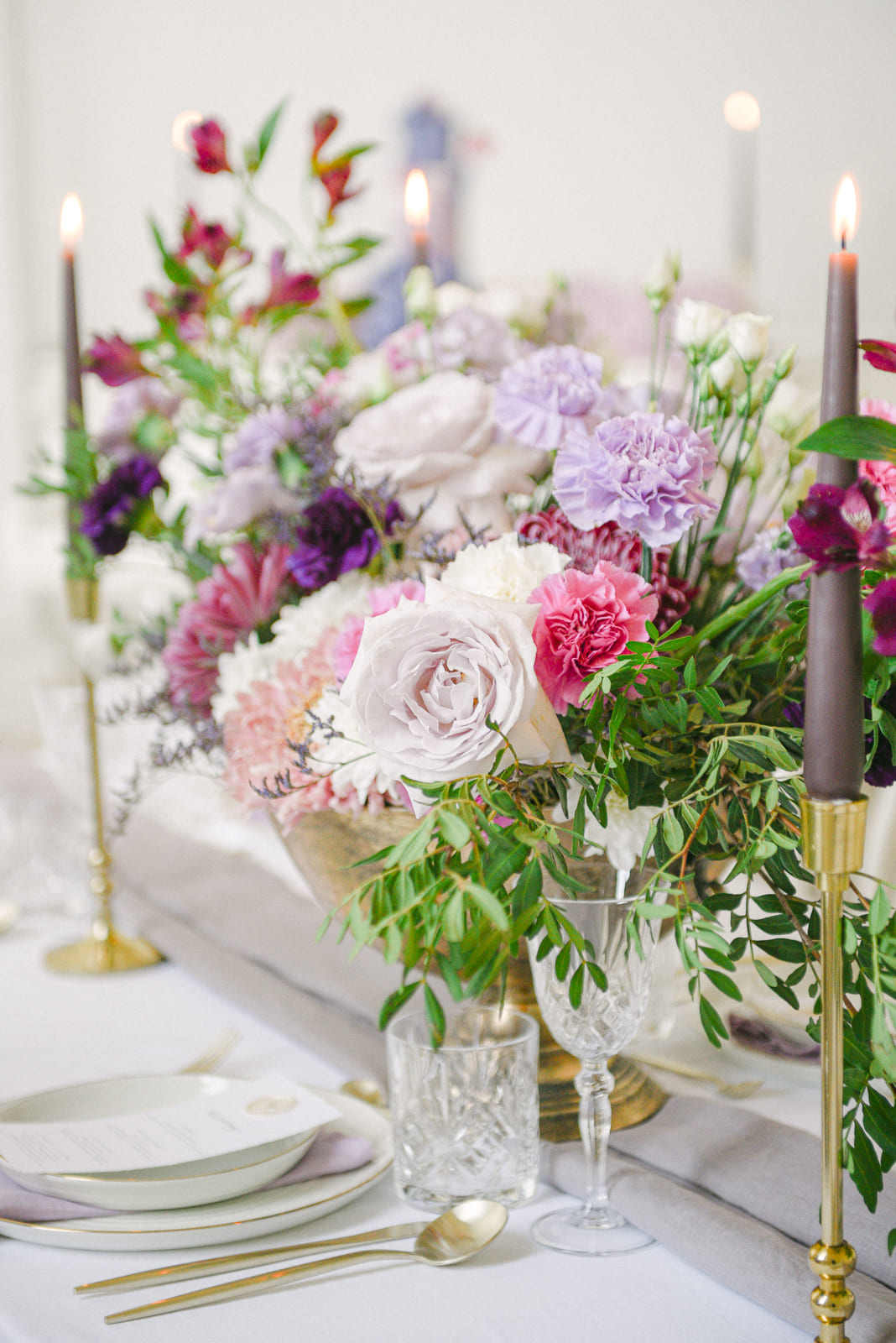 Wedding decoration floristry purple flowers table decoration