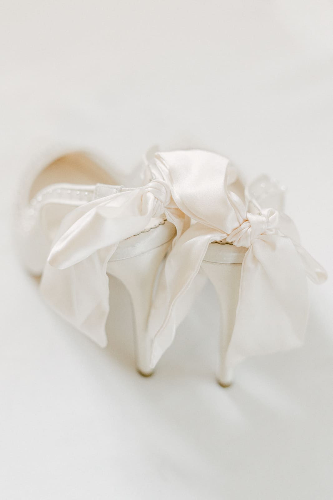 Bella Belle Schuhe Hochzeit weiße Schuhe mit Perlen und Schleifen