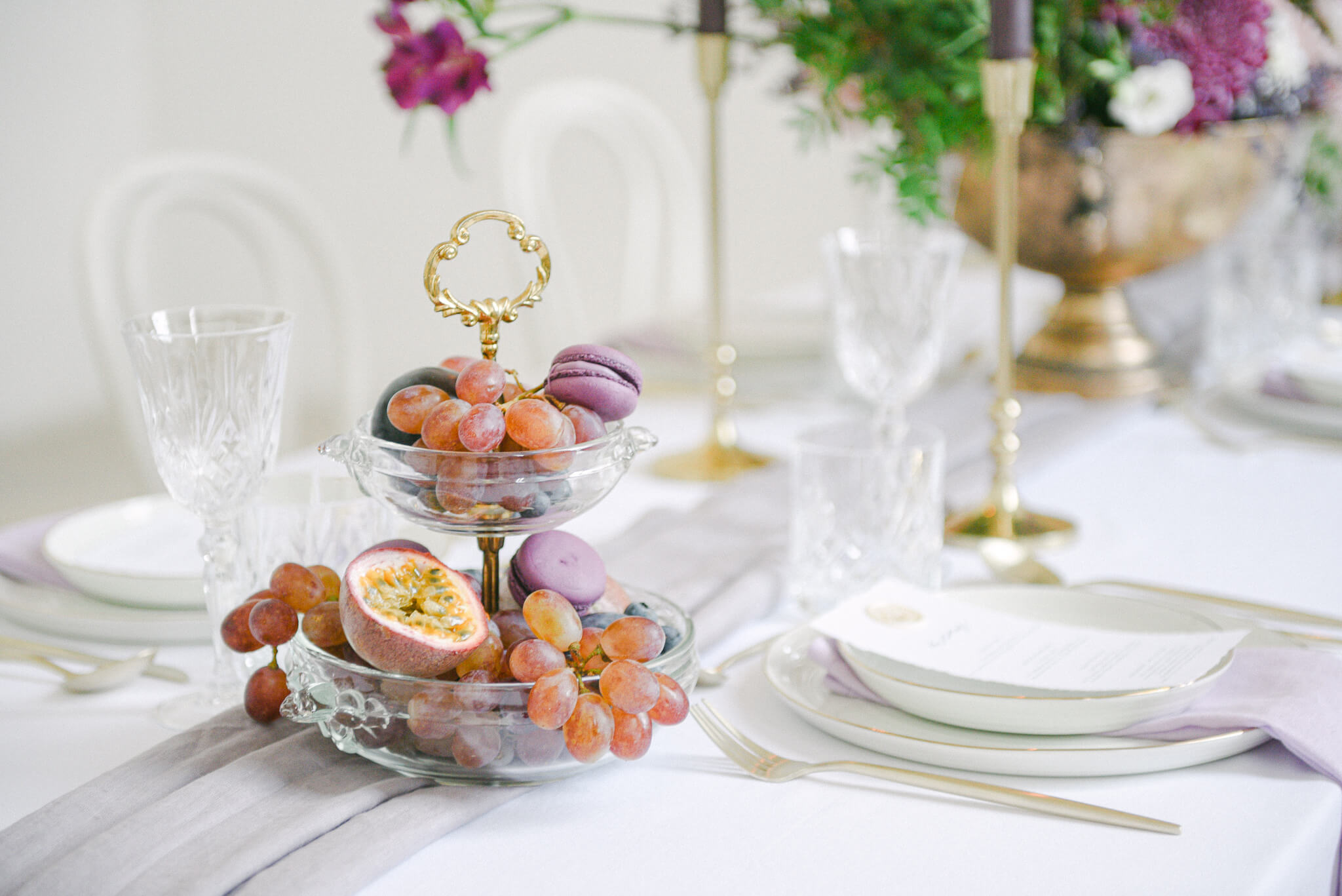 Hochzeitsdekoration Tischdekoration Weintrauben Früchte Lila