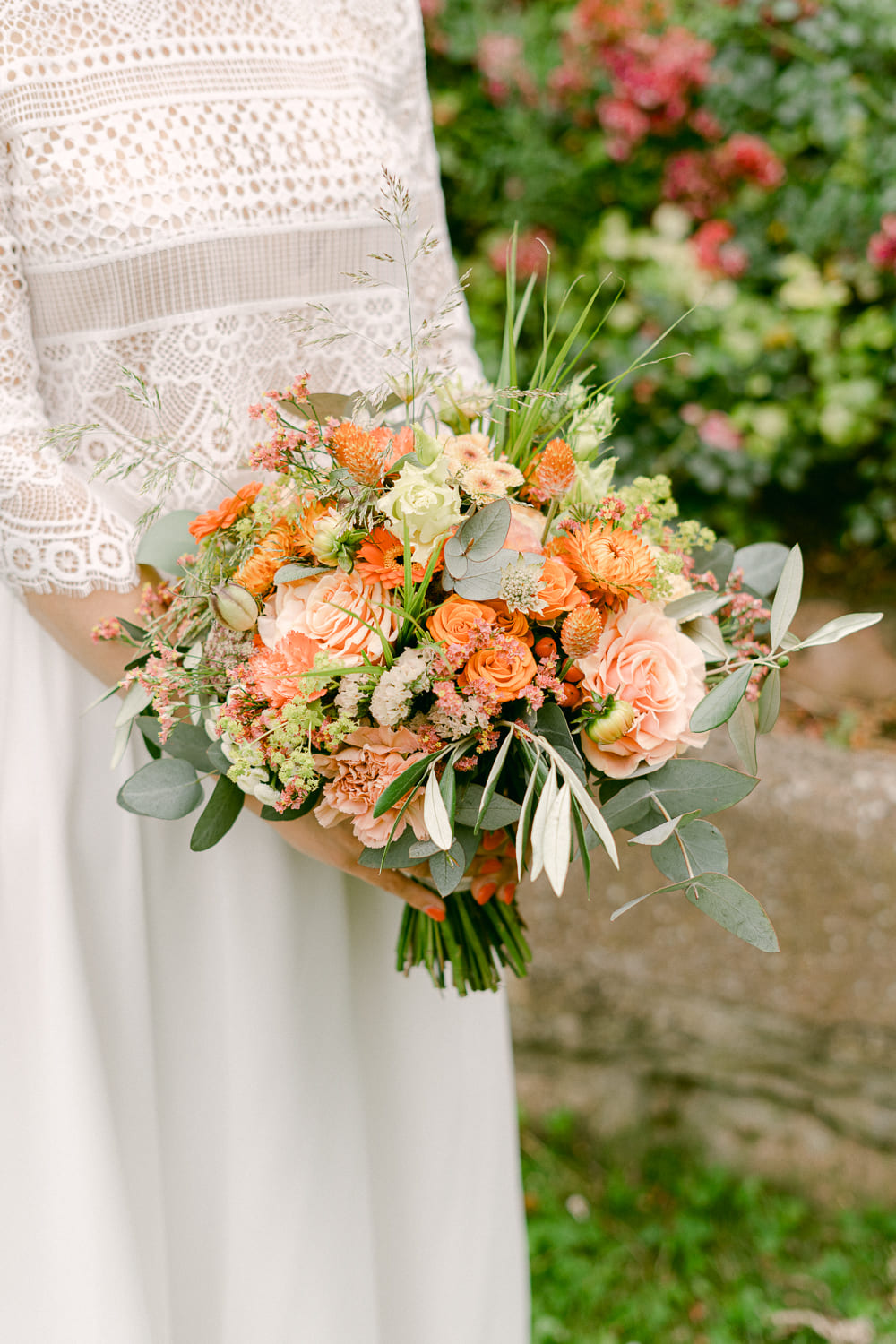 Detail photo bride with bridal bouquet